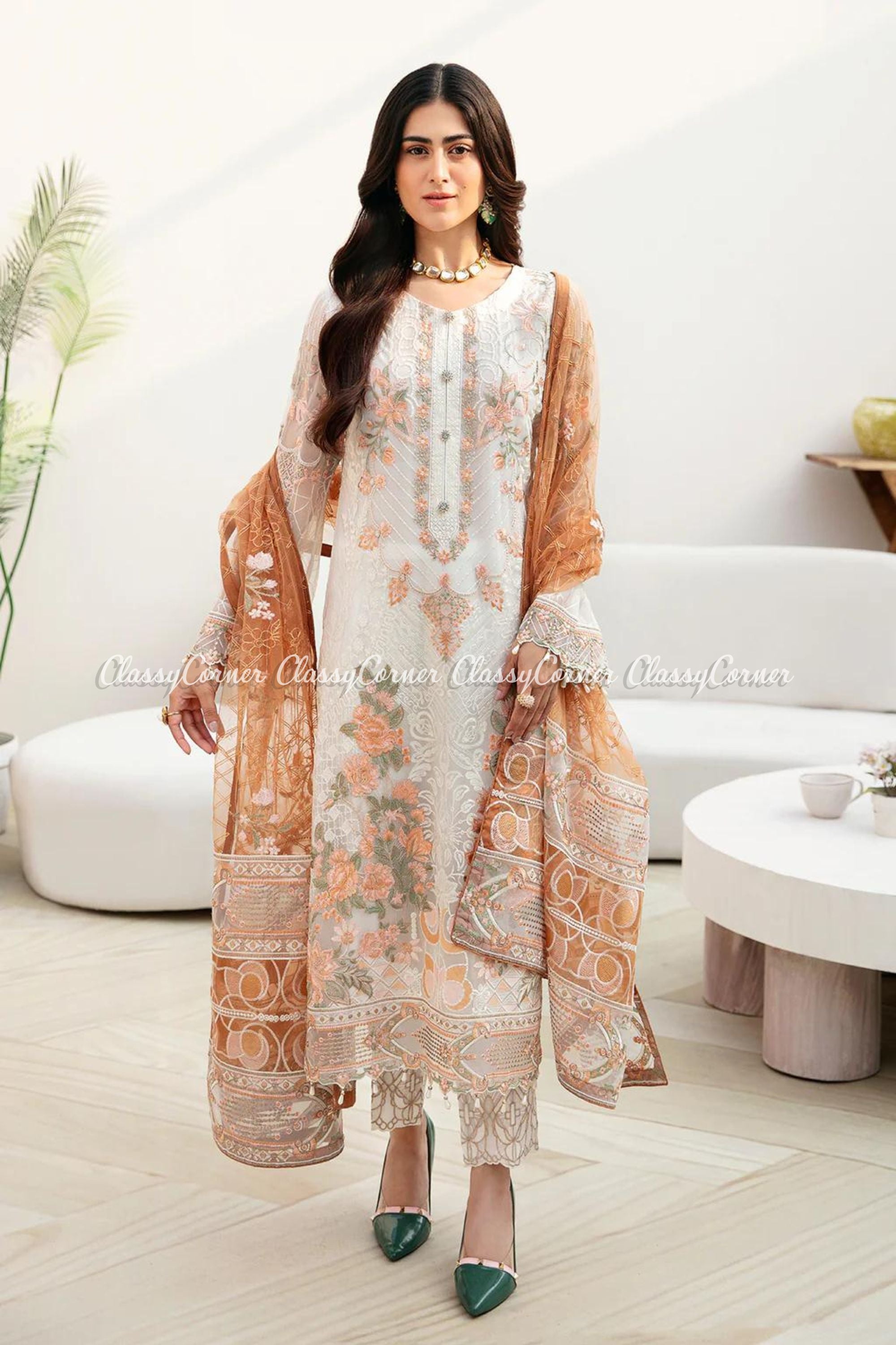 Pakistani Formal Outfits For Women 