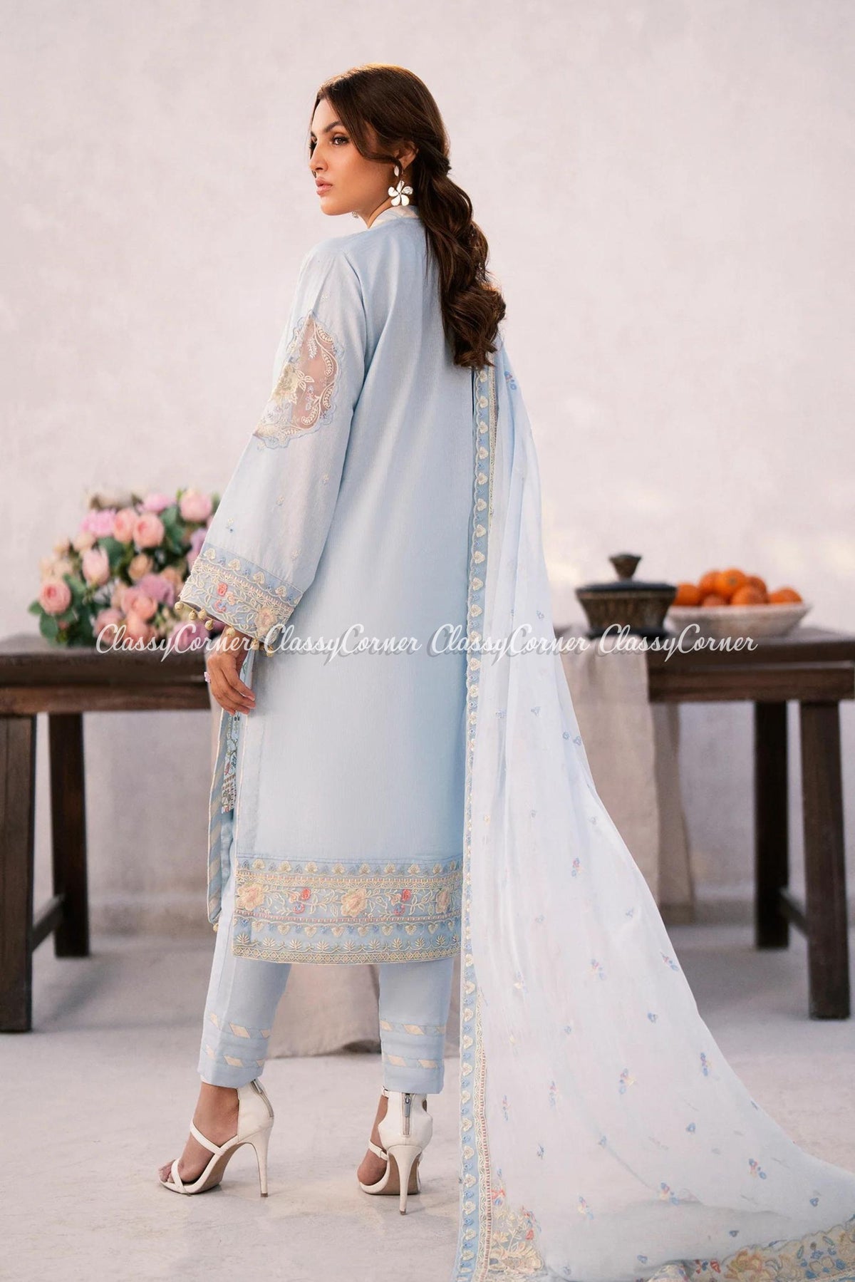 traditional pakistani wedding clothing