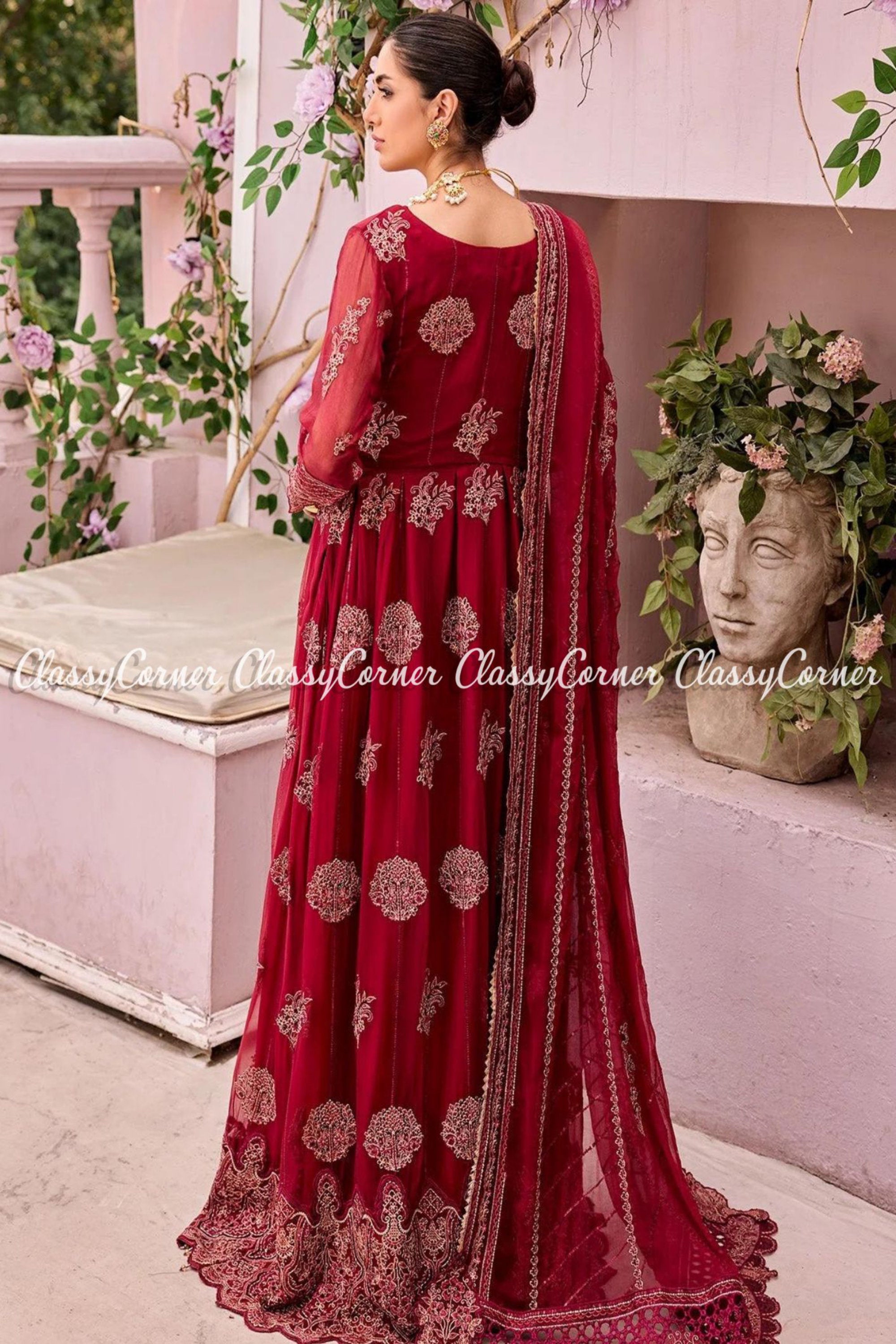 Pakistani Dresses Design 2023 - SareesWala.com